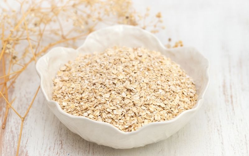 Photo of oat meal in a white bowl