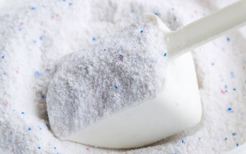 Laudry detergent powder in scoop